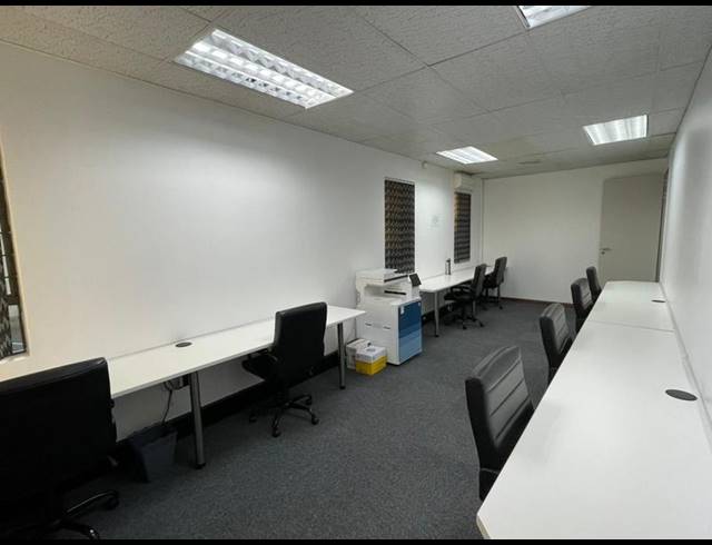 BUSINESS PROPERTY TO RENT IN ELDORAIGNE